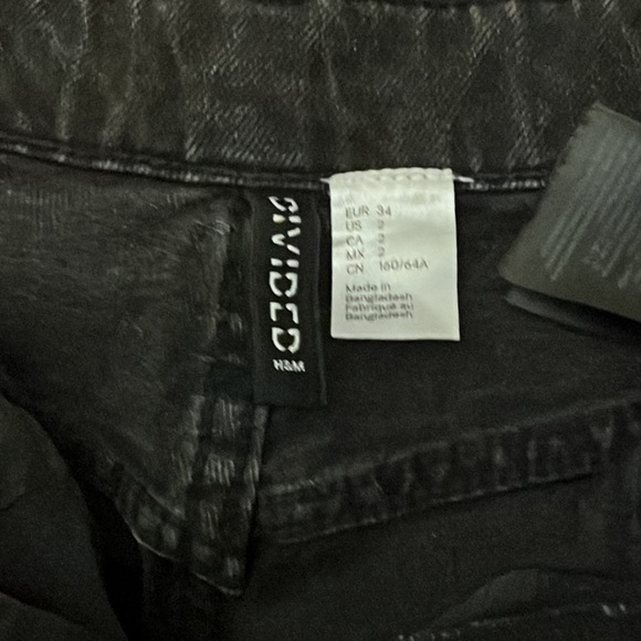 H&M Divided Black Jean Shorts - Picture 3 of 3